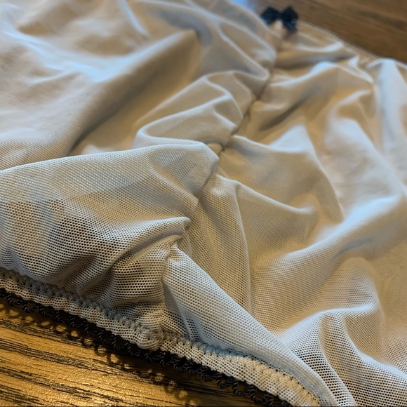 Victoria’s Secret Garter Belt L - Picture 5 of 7